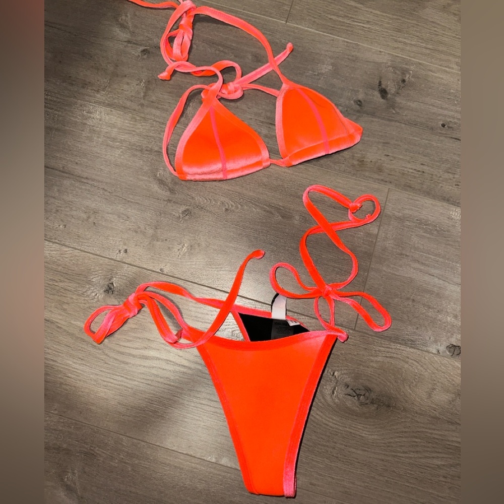 Hoaka Swimwear